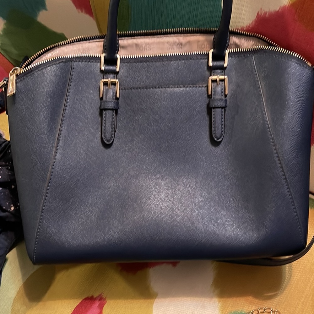 Micheal kors navy blue basically brand new used once or twice - Picture 3 of 3